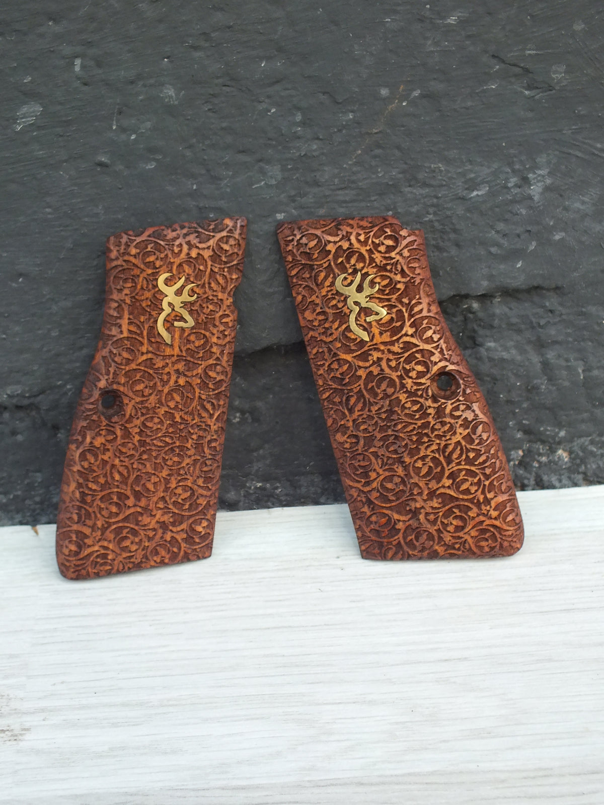 Browning 14 lü işlemeli logolu kabze