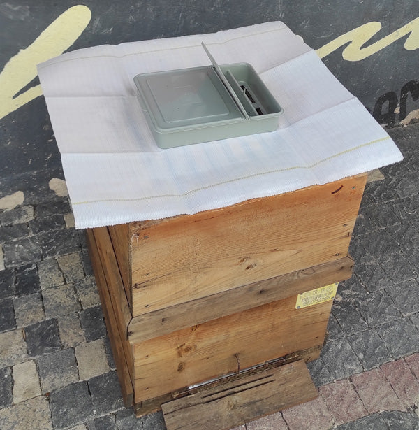 Arı Kovan örtü bezli hazır kutu yemlik 1,5 Litre 5 adet